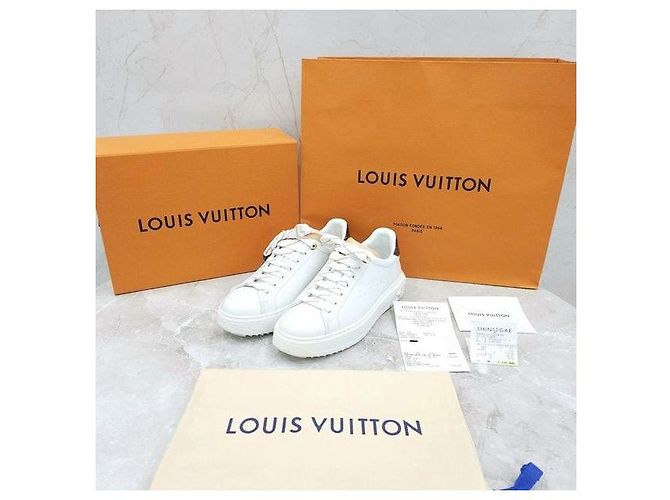 Louis Vuitton Baskets Timeout blanches avec patch en cuir - vue 7