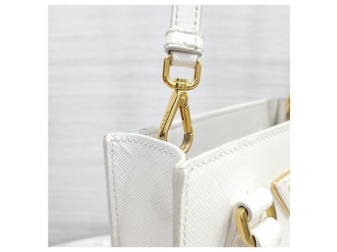 Prada Mini borsa tote a tracolla in pelle Saffiano bianca - vista 12