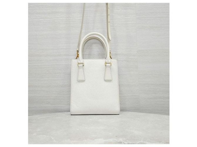 Prada Mini borsa tote a tracolla in pelle Saffiano bianca - vista 3