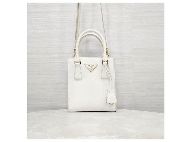 Prada Mini borsa tote a tracolla in pelle Saffiano bianca - vista 9