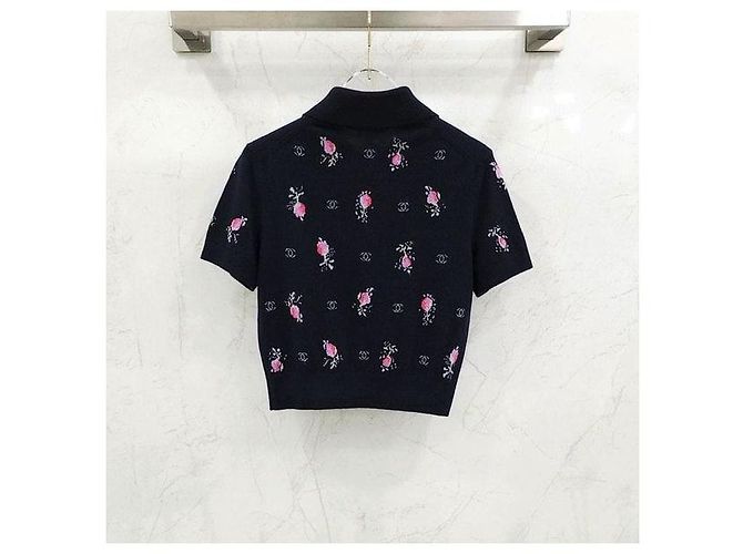 Chanel Kaschmir-Strickpolo mit Blumenmuster und kurzen Ärmeln - Ansicht 2