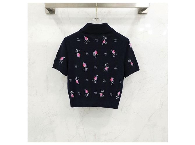 Chanel Kaschmir-Strickpolo mit Blumenmuster und kurzen Ärmeln - Ansicht 9