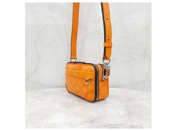 Louis Vuitton Borsa a tracolla Nano Alpha Monogram - vista 11