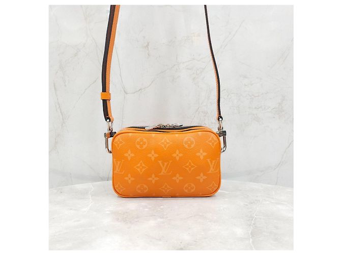 Louis Vuitton Borsa a tracolla Nano Alpha Monogram - vista 12