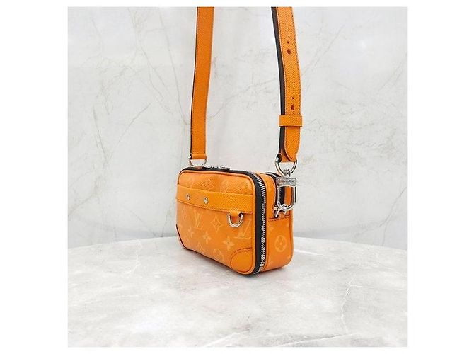 Louis Vuitton Borsa a tracolla Nano Alpha Monogram - vista 2