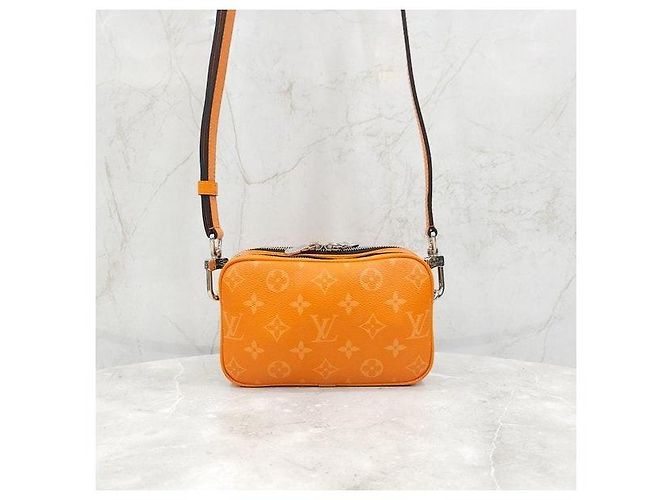 Louis Vuitton Borsa a tracolla Nano Alpha Monogram - vista 3