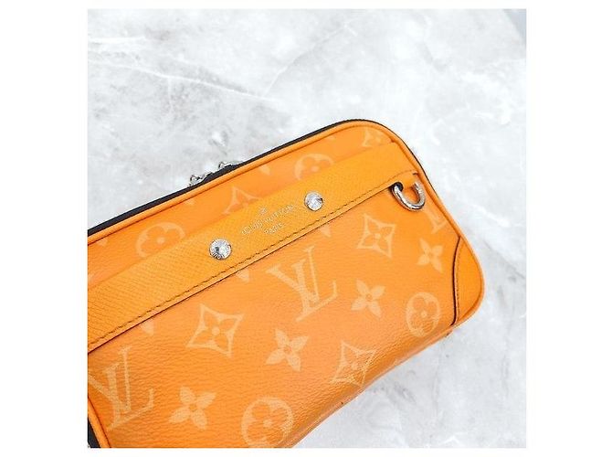 Louis Vuitton Borsa a tracolla Nano Alpha Monogram - vista 4