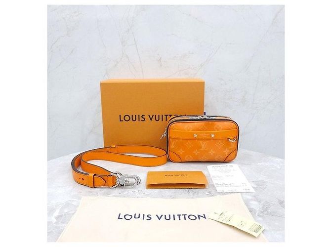 Louis Vuitton Borsa a tracolla Nano Alpha Monogram - vista 9