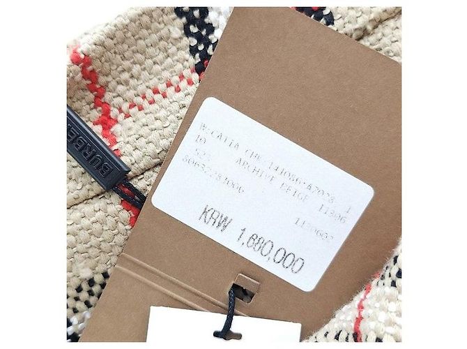 Burberry Bouclé-Karo-Jacke und Rock Set - Ansicht 9