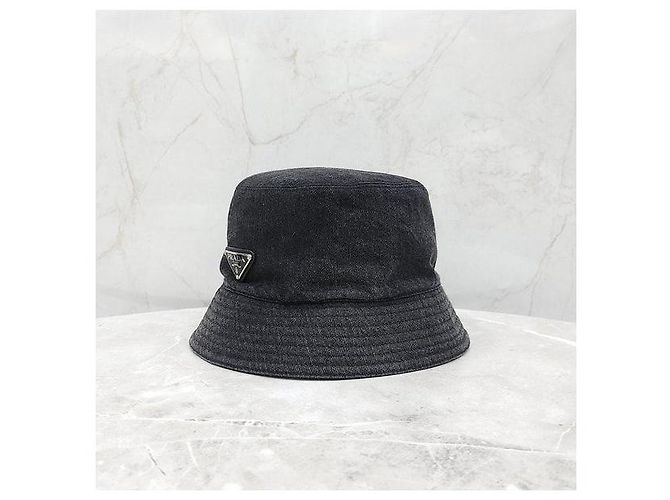 Prada Bucket Hat aus schwarzem Denim mit Triangle-Logo - Ansicht 2