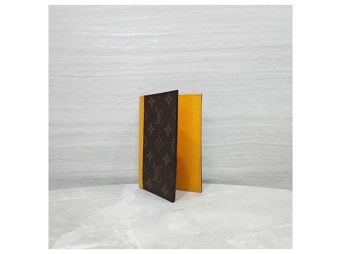 Louis Vuitton Portapassaporto Monogram Macassar - vista 2