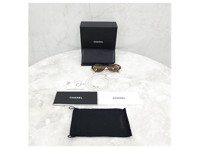 Chanel Gafas de sol Cat Eye con correa de perlas - vista 11