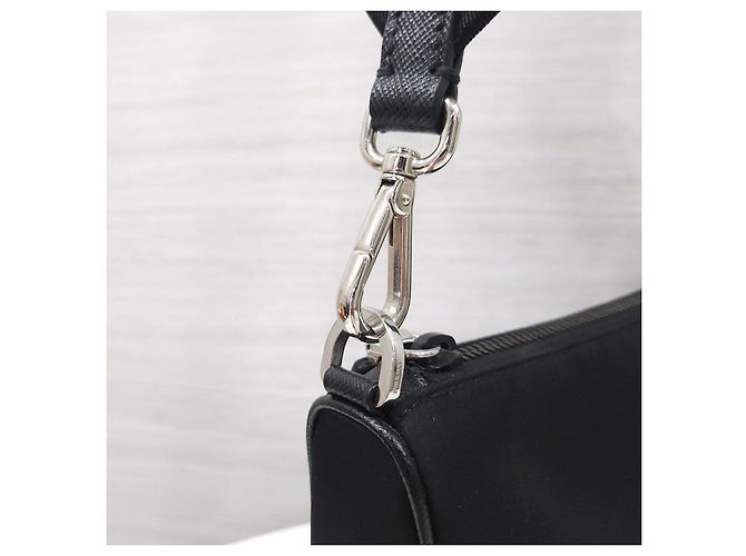 Prada Borsa a tracolla pouch in nylon con logo Triangle - vista 12