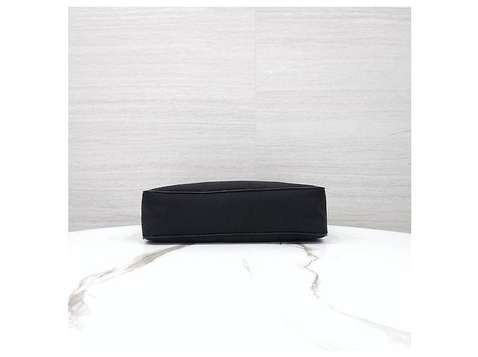 Prada Borsa a tracolla pouch in nylon con logo Triangle - vista 7