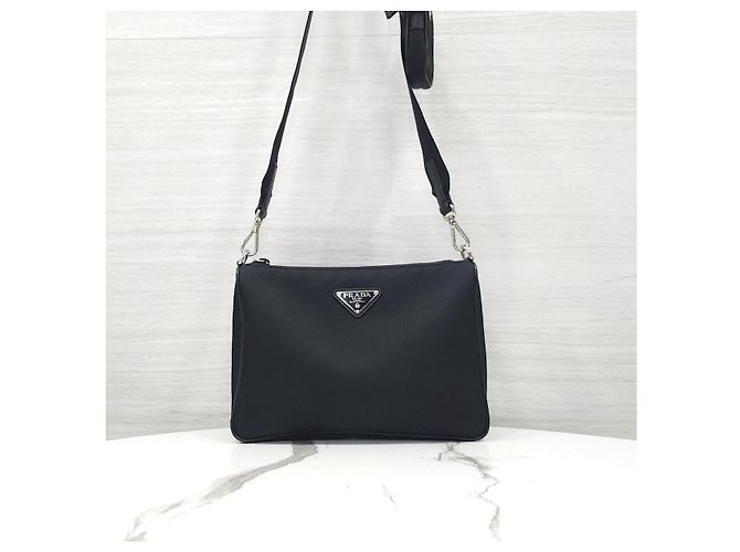 Prada Borsa a tracolla pouch in nylon con logo Triangle - vista 9