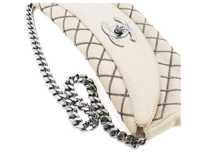 Chanel Borsa a tracolla beige con patta e cuciture - vista 11