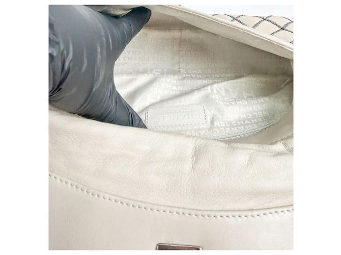 Chanel Borsa a tracolla beige con patta e cuciture - vista 12