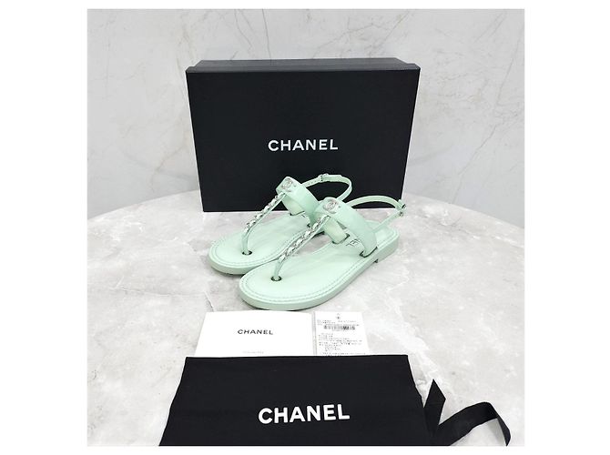 Chanel Sandali flip flop T-Strap con catena - vista 12