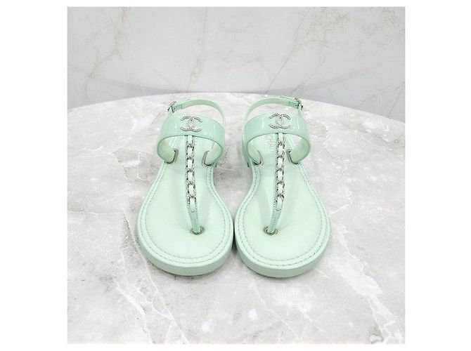 Chanel Sandali flip flop T-Strap con catena - vista 2