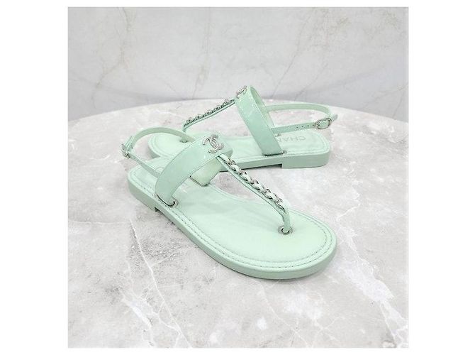 Chanel Sandali flip flop T-Strap con catena - vista 3