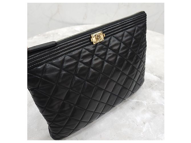 Chanel Clutch Boy in pelle di agnello Medium Nero e Oro - vista 13
