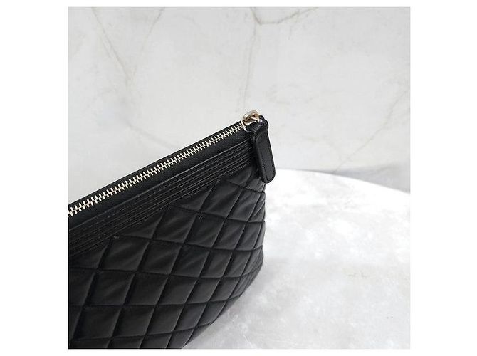 Chanel Clutch Boy in pelle di agnello Medium Nero e Oro - vista 5