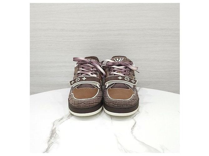 Louis Vuitton Sneakers Crocodile Trainer Mocha Brown - vista 2