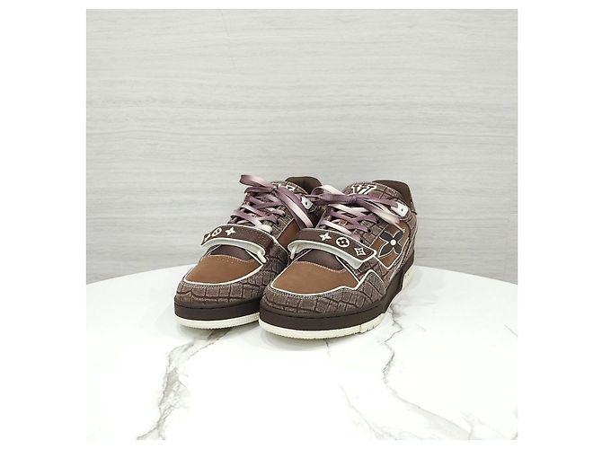 Louis Vuitton Sneakers Crocodile Trainer Mocha Brown - vista 9