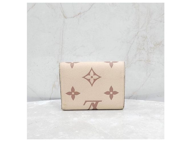 Louis Vuitton Cartera Victorine Giant Monogram - vista 11