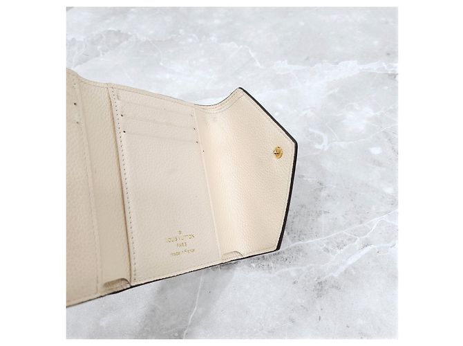 Louis Vuitton Cartera Victorine Giant Monogram - vista 15