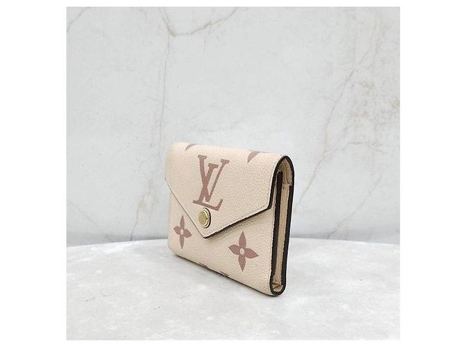 Louis Vuitton Cartera Victorine Giant Monogram - vista 2