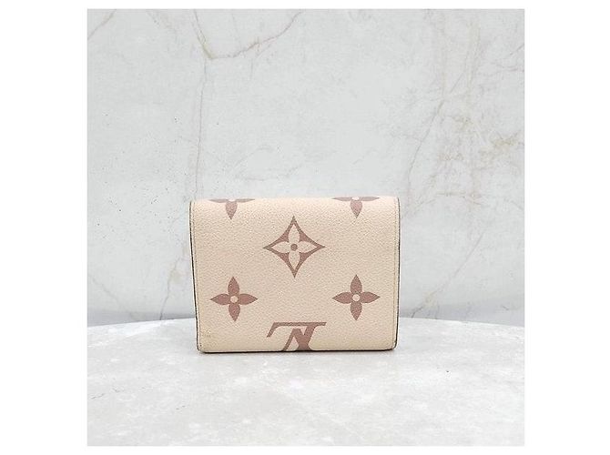 Louis Vuitton Cartera Victorine Giant Monogram - vista 3