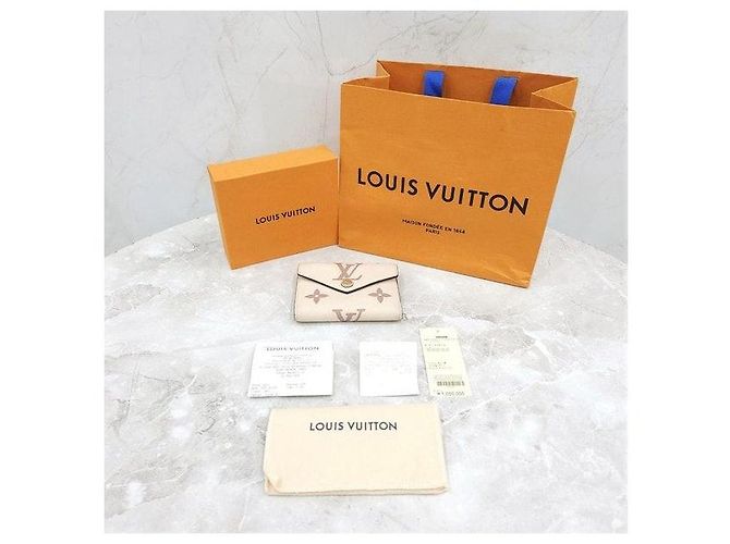 Louis Vuitton Cartera Victorine Giant Monogram - vista 8