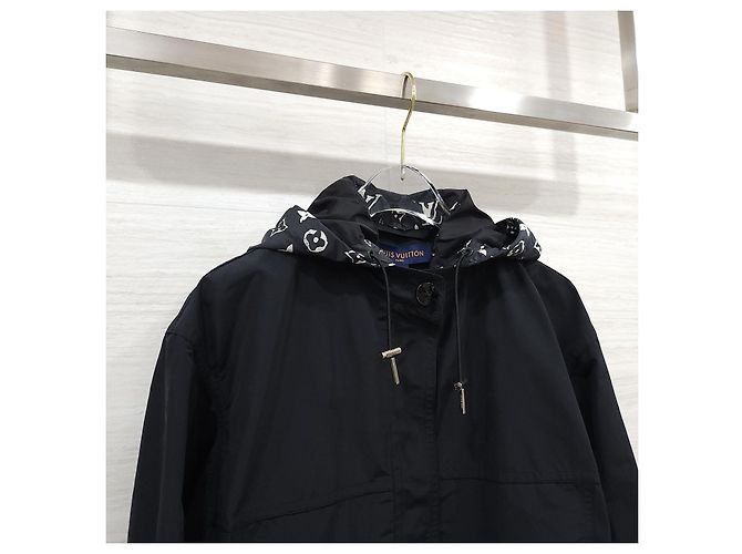 Louis Vuitton Giacca antivento corta con cappuccio monogramma - vista 11
