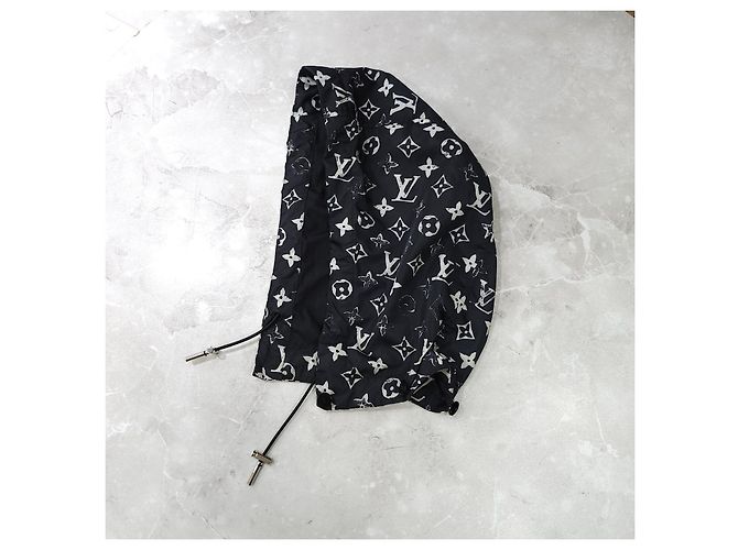Louis Vuitton Giacca antivento corta con cappuccio monogramma - vista 15