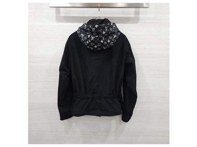 Louis Vuitton Giacca antivento corta con cappuccio monogramma - vista 2