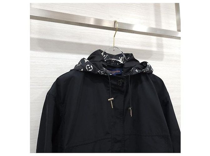 Louis Vuitton Giacca antivento corta con cappuccio monogramma - vista 3