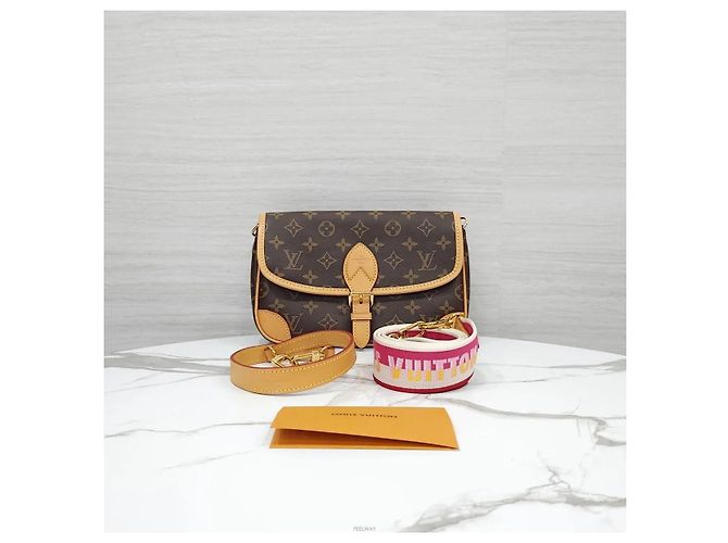 Louis Vuitton Borsa a tracolla Monogram Canvas Fuchsia - vista 9
