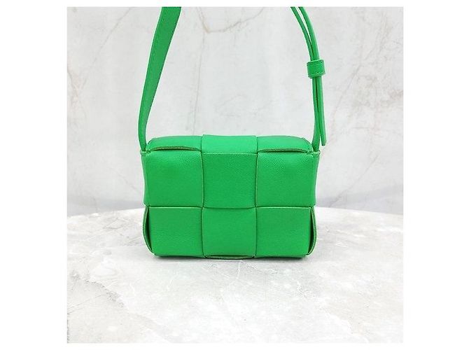 Bottega Veneta Mini borsa Cassette Intrecciato verde - vista 3