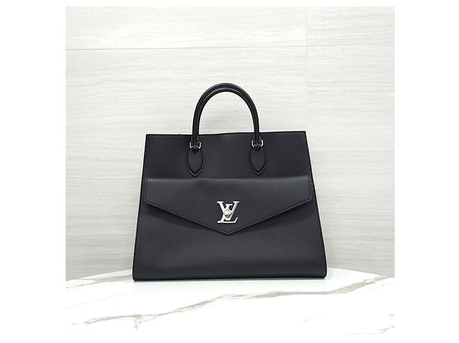 Louis Vuitton Lockme Tote MM Shoulder Bag - view 11
