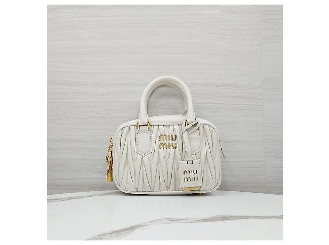 Miu Miu Schultertasche mit Top-Handle aus Nappaleder - Ansicht 11