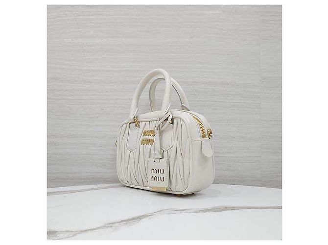 Miu Miu Schultertasche mit Top-Handle aus Nappaleder - Ansicht 12