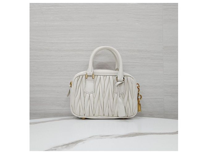 Miu Miu Schultertasche mit Top-Handle aus Nappaleder - Ansicht 13