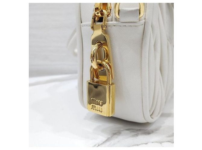 Miu Miu Schultertasche mit Top-Handle aus Nappaleder - Ansicht 6