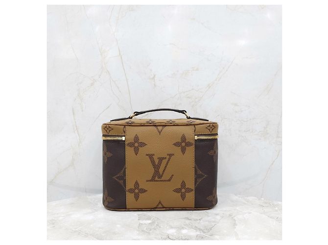 Louis Vuitton Necessaire Nise BB - vista 12