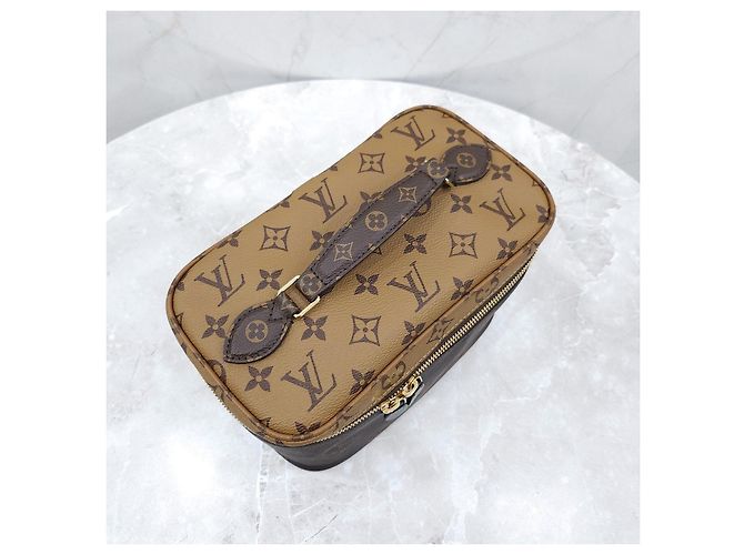 Louis Vuitton Necessaire Nise BB - vista 13