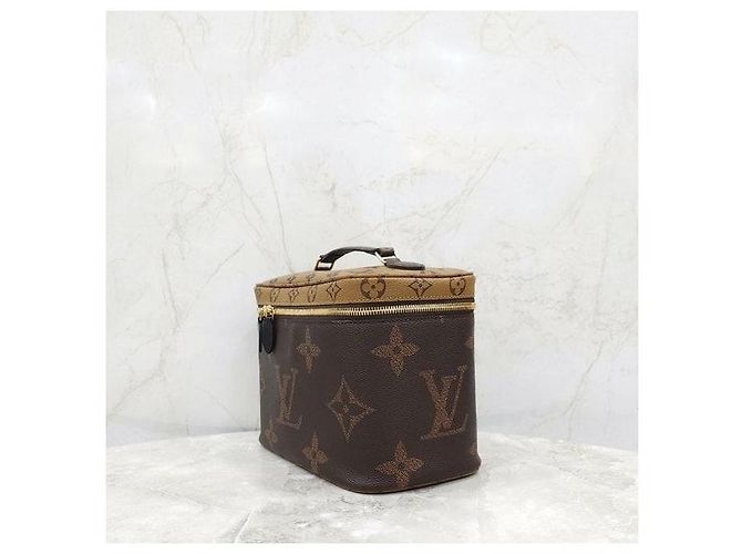 Louis Vuitton Necessaire Nise BB - vista 2