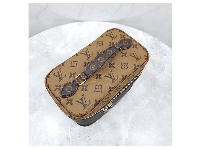 Louis Vuitton Necessaire Nise BB - vista 4