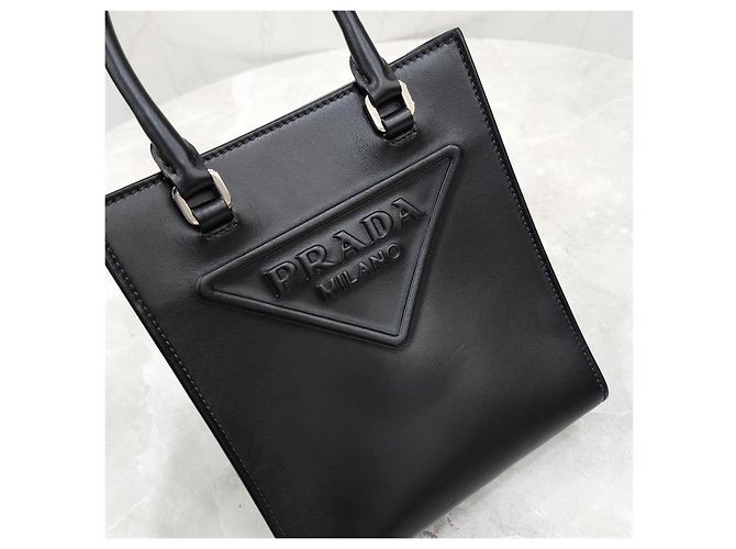 Prada Leder-Tote Bag mit geprägtem Dreieckslogo - Ansicht 11