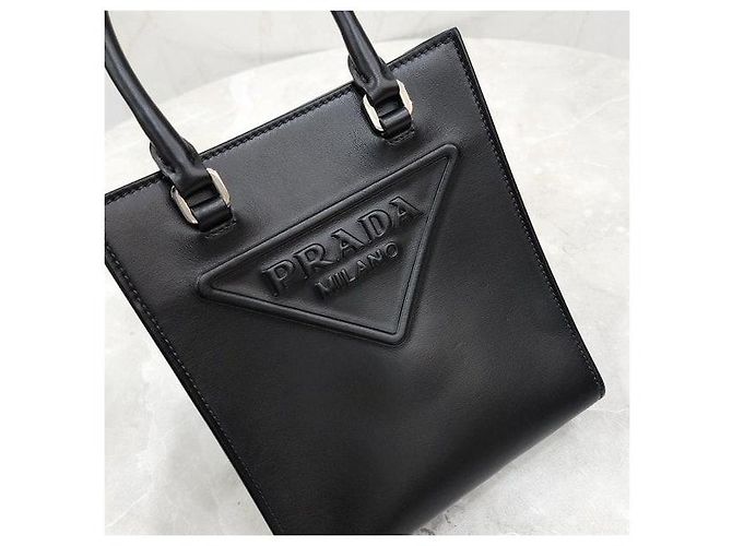Prada Leder-Tote Bag mit geprägtem Dreieckslogo - Ansicht 4